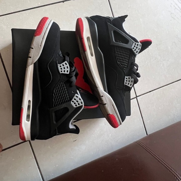 Jordan Bred 4s 2019 Size 10.5 - Picture 2 of 6